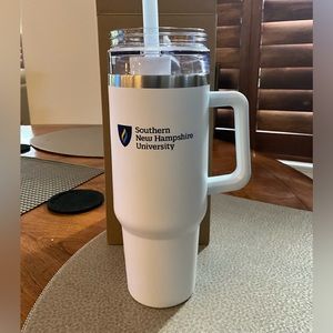 40 ounce tumbler mug with handle and straw.